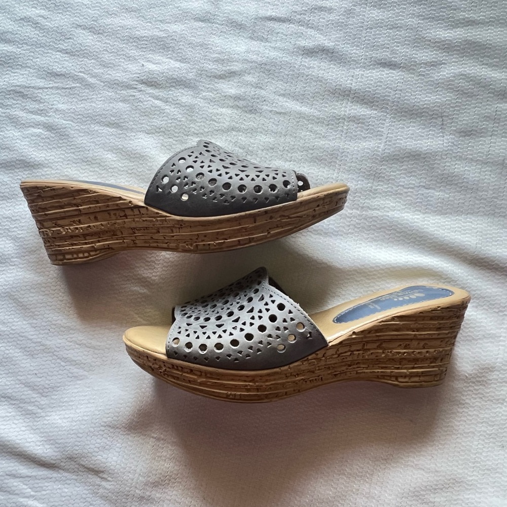 Spring Step Gray Platform Wedges - Picture 2 of 12